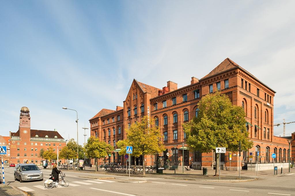 Modernt kontor i klassisk byggnad