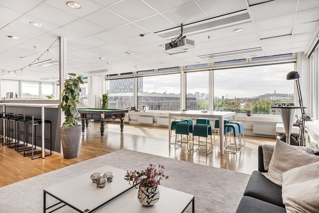 Pentry och samlingsyta med utsikt
