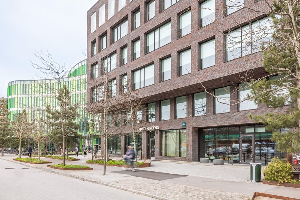 Miljöcertifierat och Central fastighet mittemot Malmö C